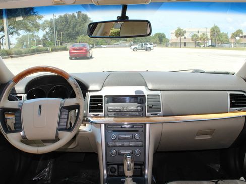 Used 2012 Lincoln MKZ FWD image 9