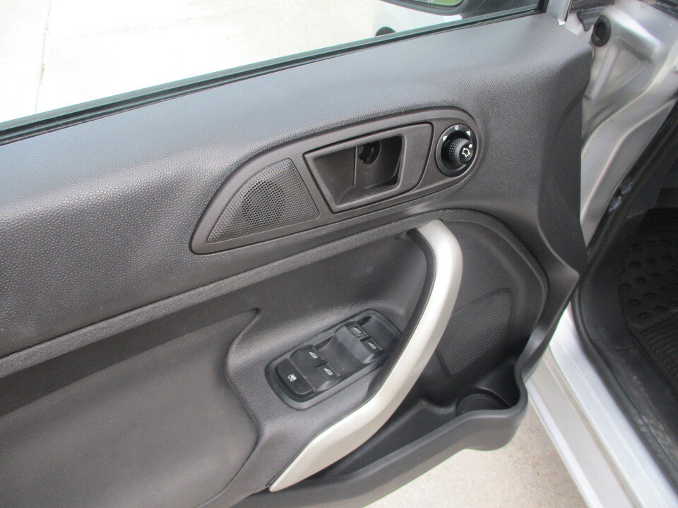 Used 2013 Ford Fiesta SE FWD image 24