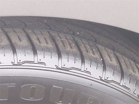 Used 2024 Nissan Sentra SV image 18