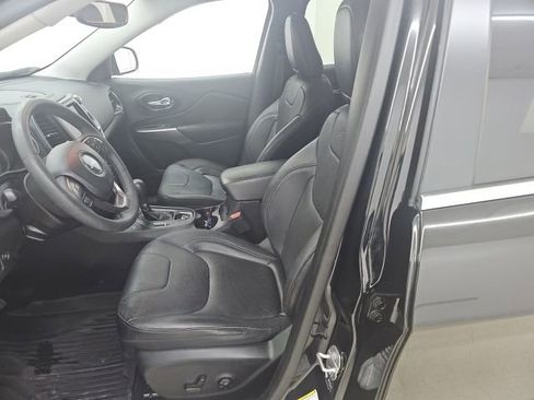 Used 2021 Jeep Cherokee Latitude Lux w/ Comfort/Convenience Group AWD/4WD image 2