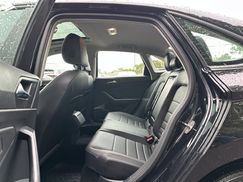 Certified 2024 Volkswagen Jetta SE w/ Panoramic Sunroof Package FWD image 19