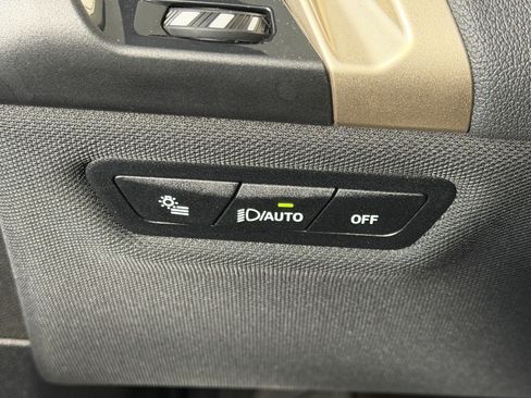 Used 2023 BMW iX xDrive50 w/ Convenience Package AWD/4WD image 19