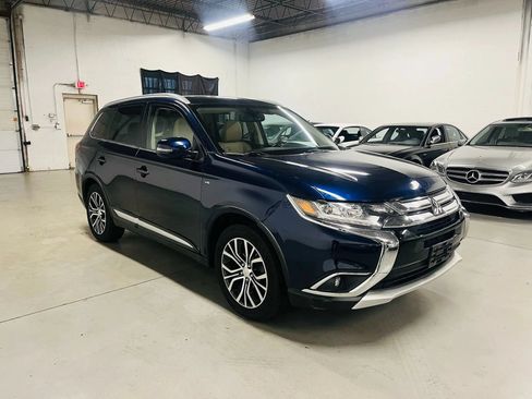 Used 2017 Mitsubishi Outlander GT AWD/4WD image 4