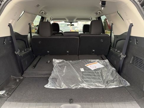 Certified 2025 Nissan Pathfinder S image 12