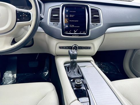 Used 2022 Volvo XC90 T5 Momentum w/ Protection Package Premier AWD/4WD image 19