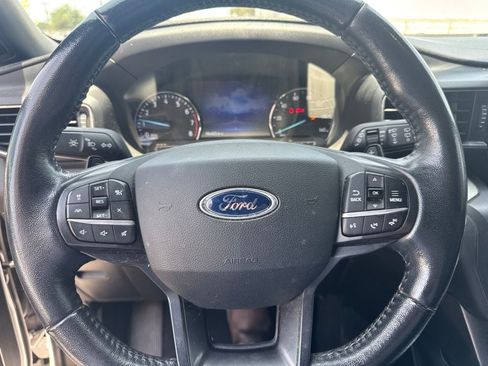 Used 2020 Ford Explorer XLT w/ Equipment Group 202A RWD image 9