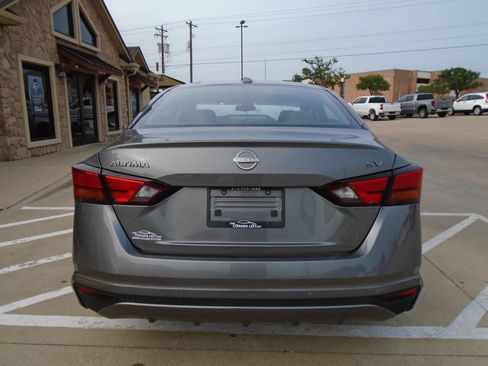 Used 2024 Nissan Altima 2.5 SV FWD image 6
