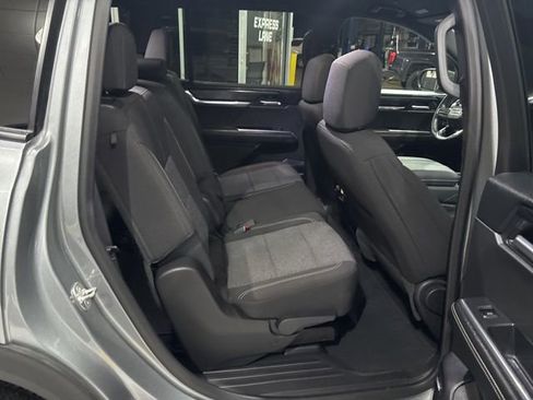 Used 2025 GMC Acadia Elevation image 27