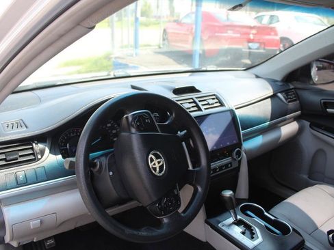 Used 2012 Toyota Camry LE FWD image 11