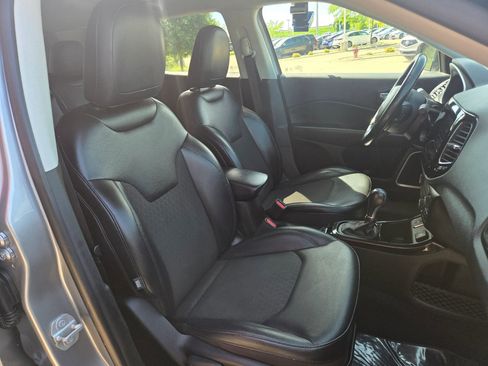 Used 2020 Jeep Compass Latitude FWD image 9