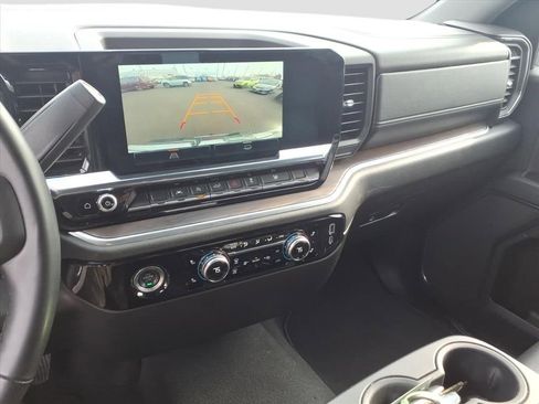 Used 2024 GMC Sierra 1500 SLT image 25