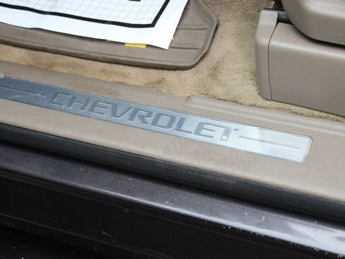 Used 2015 Chevrolet Suburban LT image 28