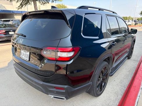 Used 2025 Honda Pilot Black Edition image 5