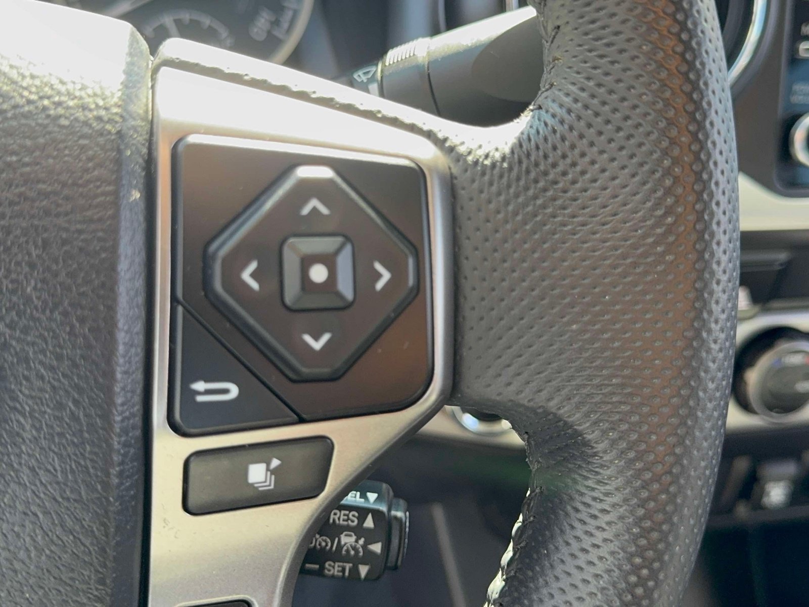 Certified 2023 Toyota Tacoma SR5 w/ Technology Package AWD/4WD image 18