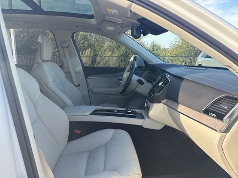 Used 2024 Volvo XC90 T8 Plus w/ Protection Package Premier image 11