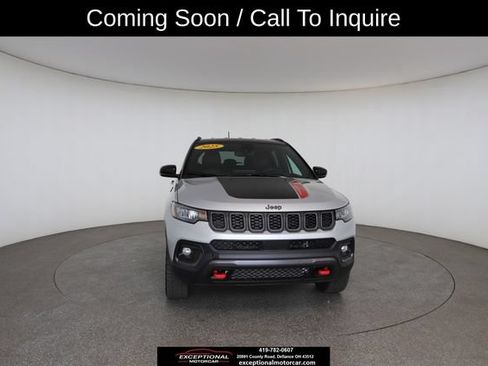 Used 2025 Jeep Compass Trailhawk AWD/4WD image 1