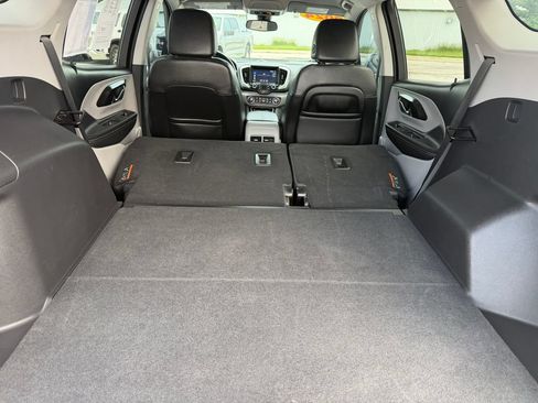 Used 2024 GMC Terrain SLT FWD image 25
