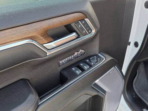 Used 2023 Chevrolet Silverado 1500 High Country w/ High Country Premium Package AWD/4WD image 23