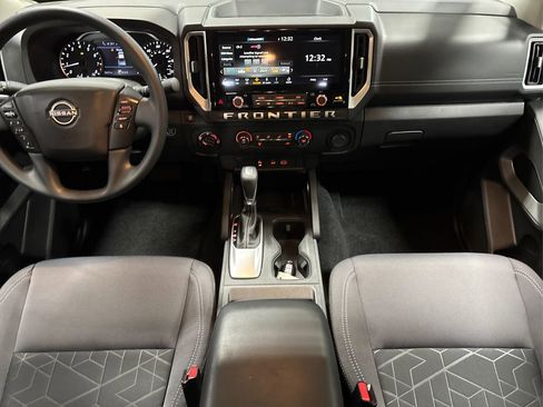 Used 2025 Nissan Frontier SV image 20