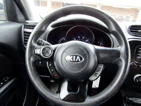 Used 2016 Kia Soul FWD image 12