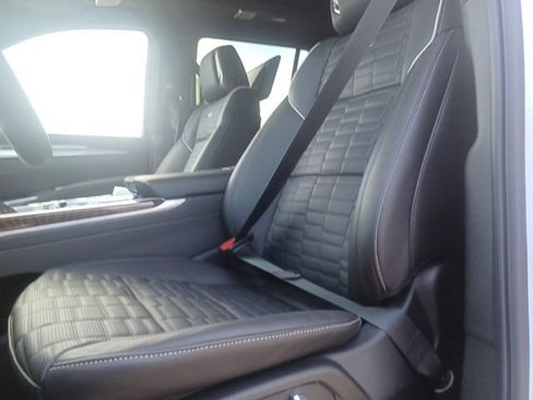 New 2026 Cadillac Escalade Platinum Sport w/ LPO, Floor Liner Package AWD/4WD image 18
