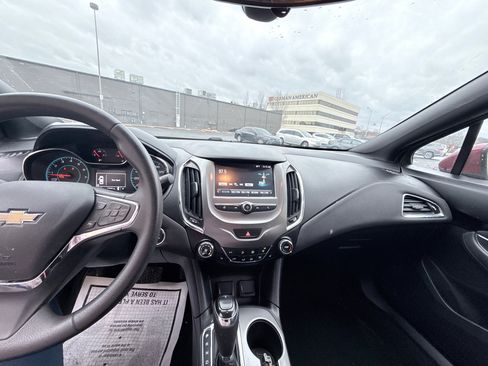 Used 2017 Chevrolet Cruze LT w/ Convenience Package image 17