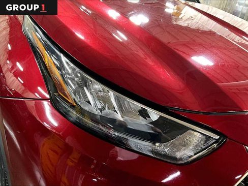 Used 2020 Toyota Highlander XLE image 28