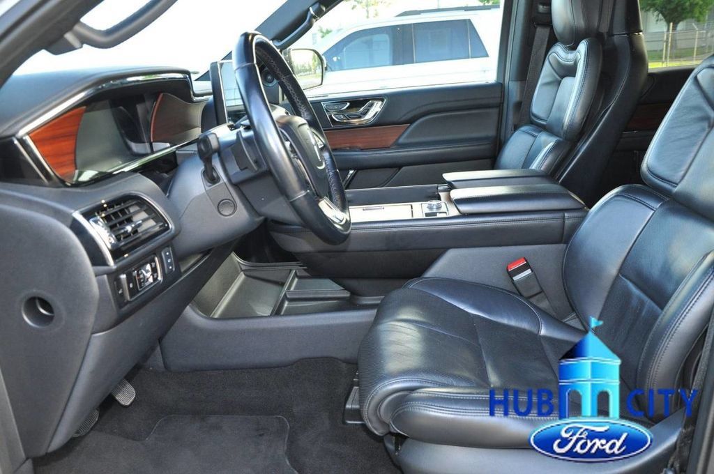 Used 2023 Lincoln Navigator Reserve RWD image 10