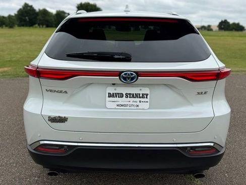Used 2023 Toyota Venza XLE AWD/4WD image 5