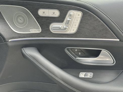 Certified 2025 Mercedes-Benz GLS 580 4MATIC image 17