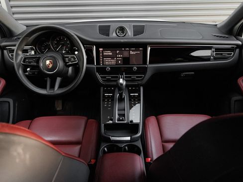 Certified 2026 Porsche Macan AWD/4WD image 14