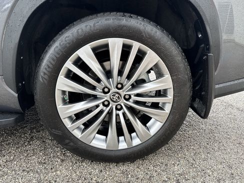 Certified 2025 Toyota Highlander Platinum image 19