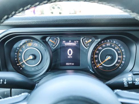 Used 2025 Jeep Wrangler Sport AWD/4WD image 23