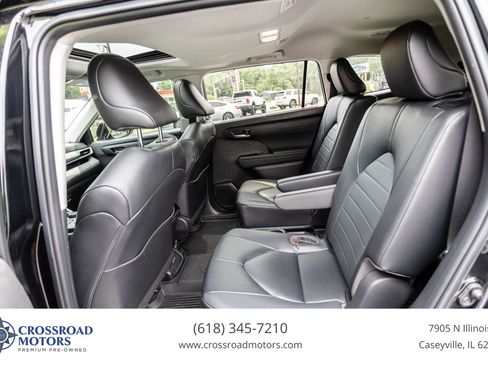 Used 2023 Toyota Highlander XLE AWD/4WD image 24