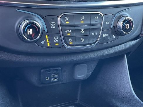 Used 2023 Chevrolet Traverse RS image 19