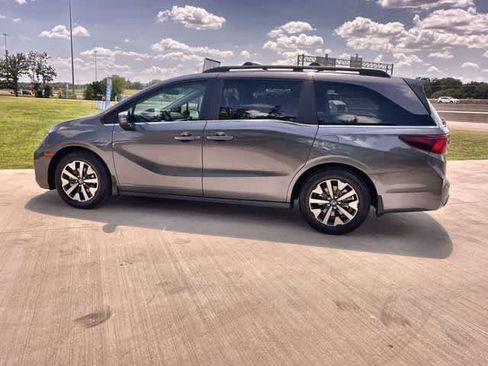 Certified 2025 Honda Odyssey EX-L image 4