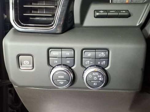 Used 2024 GMC Sierra 1500 AT4 w/ Technology Package AWD/4WD image 15