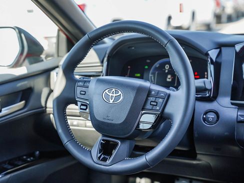 New 2026 Toyota Camry Hybrid FWD image 19