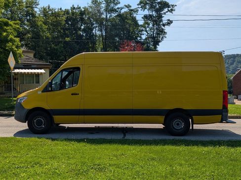 Used 2021 Mercedes-Benz Sprinter 2500 w/ Acoustic Package image 7