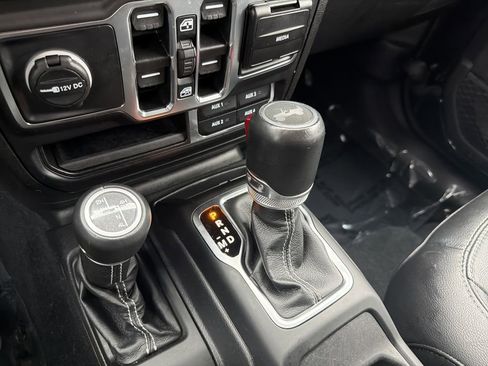 Used 2022 Jeep Wrangler Unlimited Sahara w/ Cold Weather Group AWD/4WD image 28