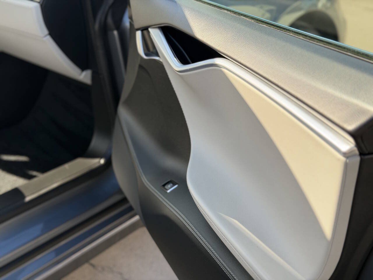 Used 2014 Tesla Model S 85 RWD image 11