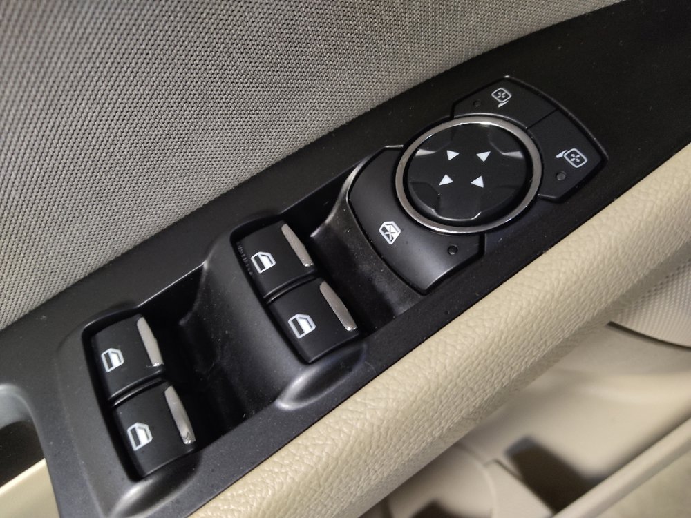 Used 2017 Ford Fusion SE w/ Fusion SE Technology Package FWD image 27