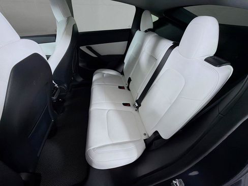 Used 2021 Tesla Model Y Long Range AWD/4WD image 25