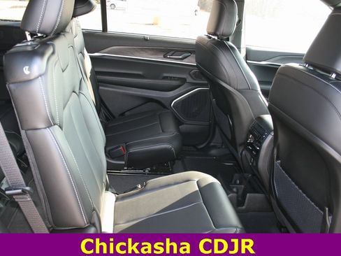 New 2025 Jeep Grand Cherokee L Limited w/ Luxury Tech Group II image 17