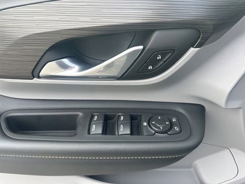 Used 2024 GMC Terrain SLE image 23