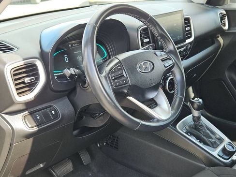 Used 2025 Hyundai Venue SEL FWD image 13
