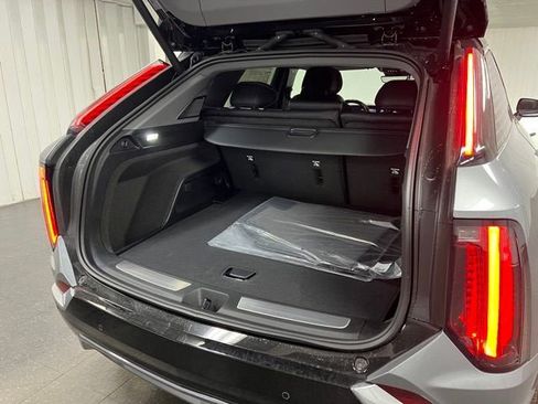 New 2026 Cadillac Optiq Luxury 2 image 19