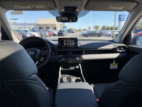 New 2025 Honda Pilot Touring image 33