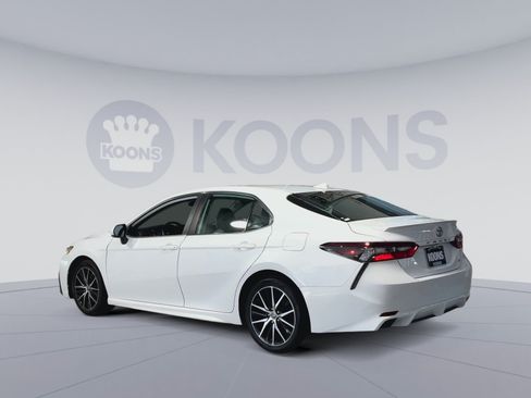 Used 2022 Toyota Camry SE FWD image 8