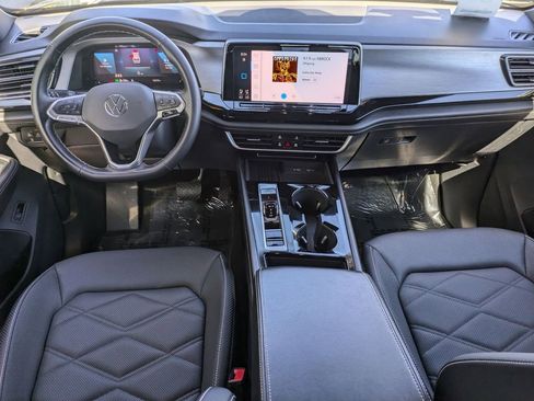 Used 2025 Volkswagen Atlas Cross Sport SE image 25